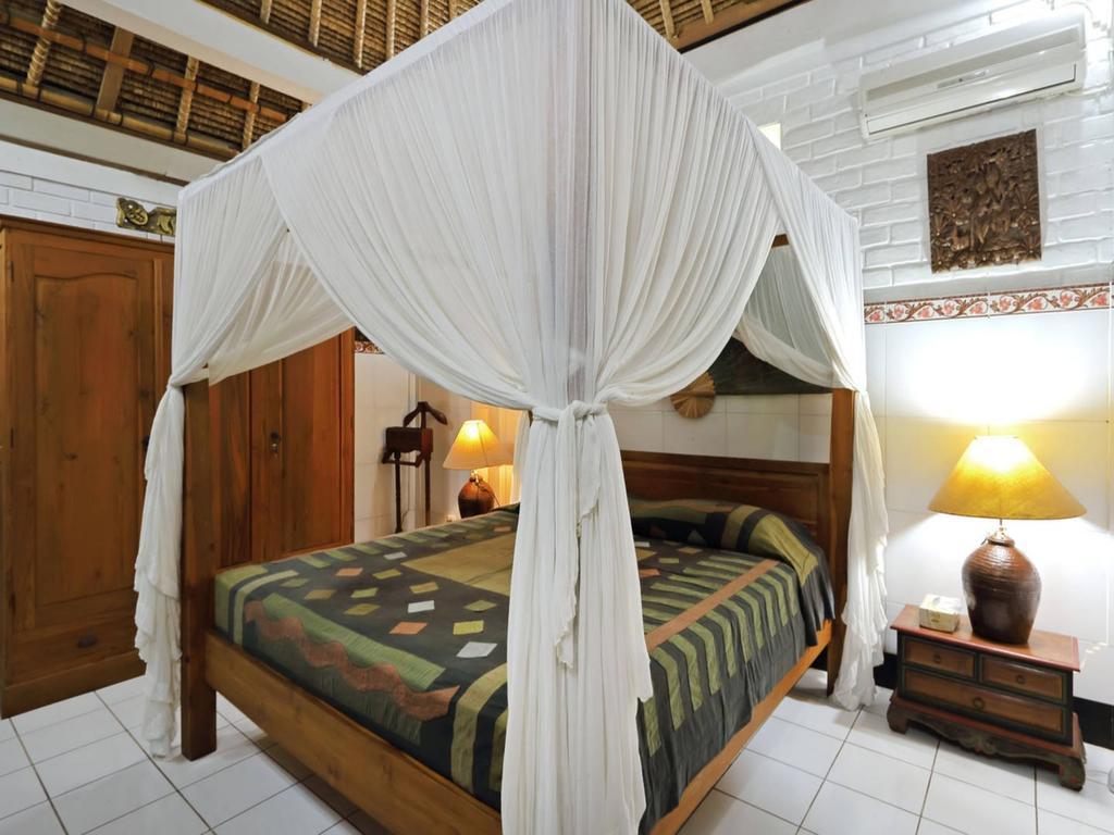 Riddi * Seminyak (Bali)